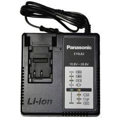 Panasonic EY0L82B32 Cargador de batería 10,8-28,8V